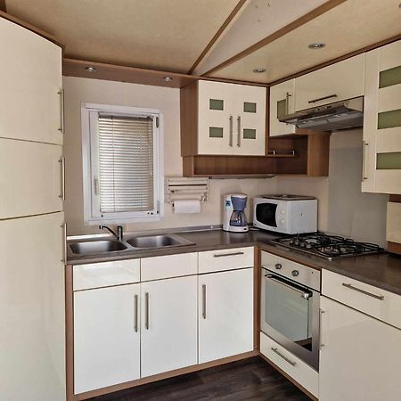 Camping Le Clos De Balleroy Exterior photo