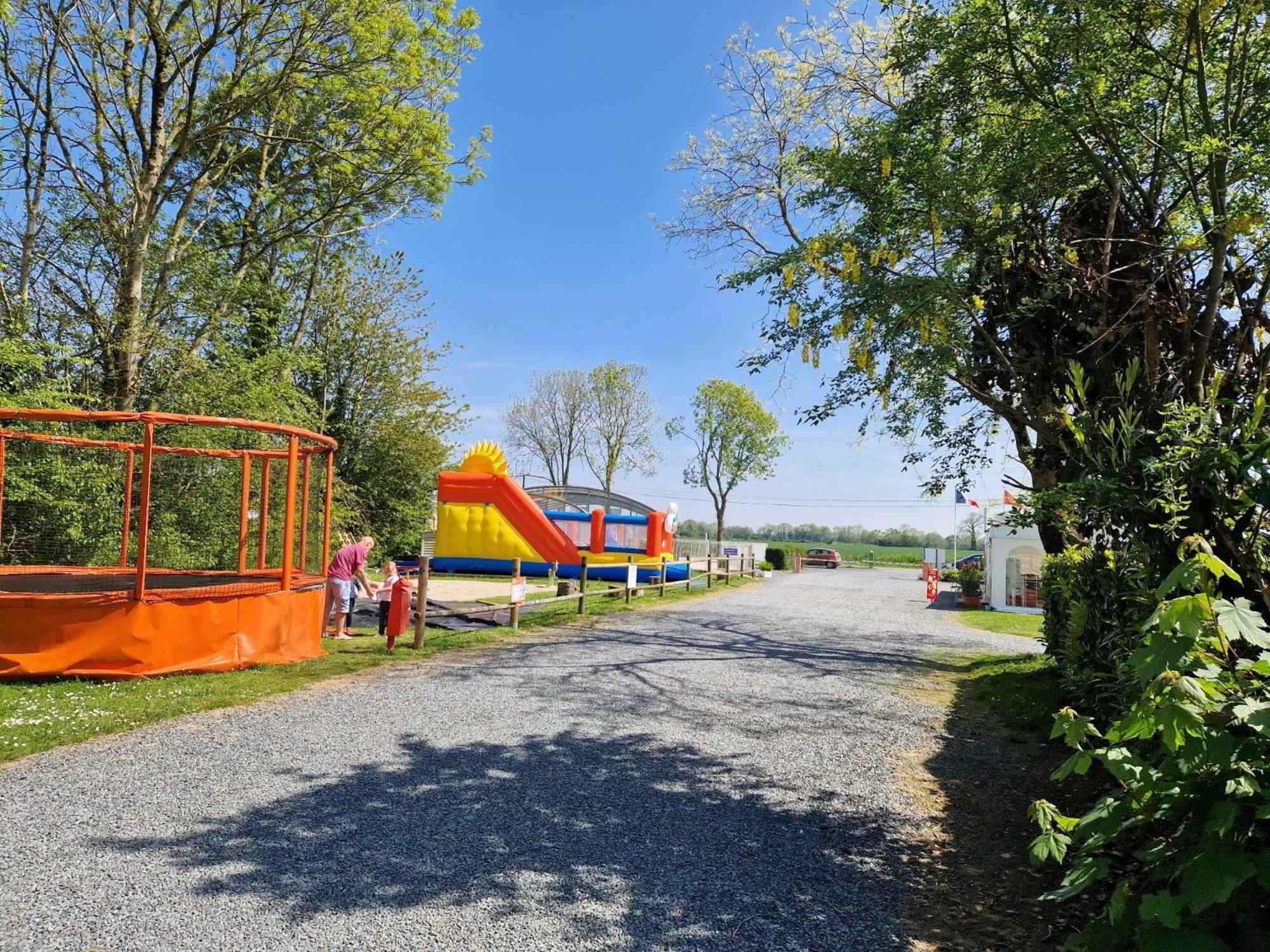 Camping Le Clos De Balleroy Exterior photo