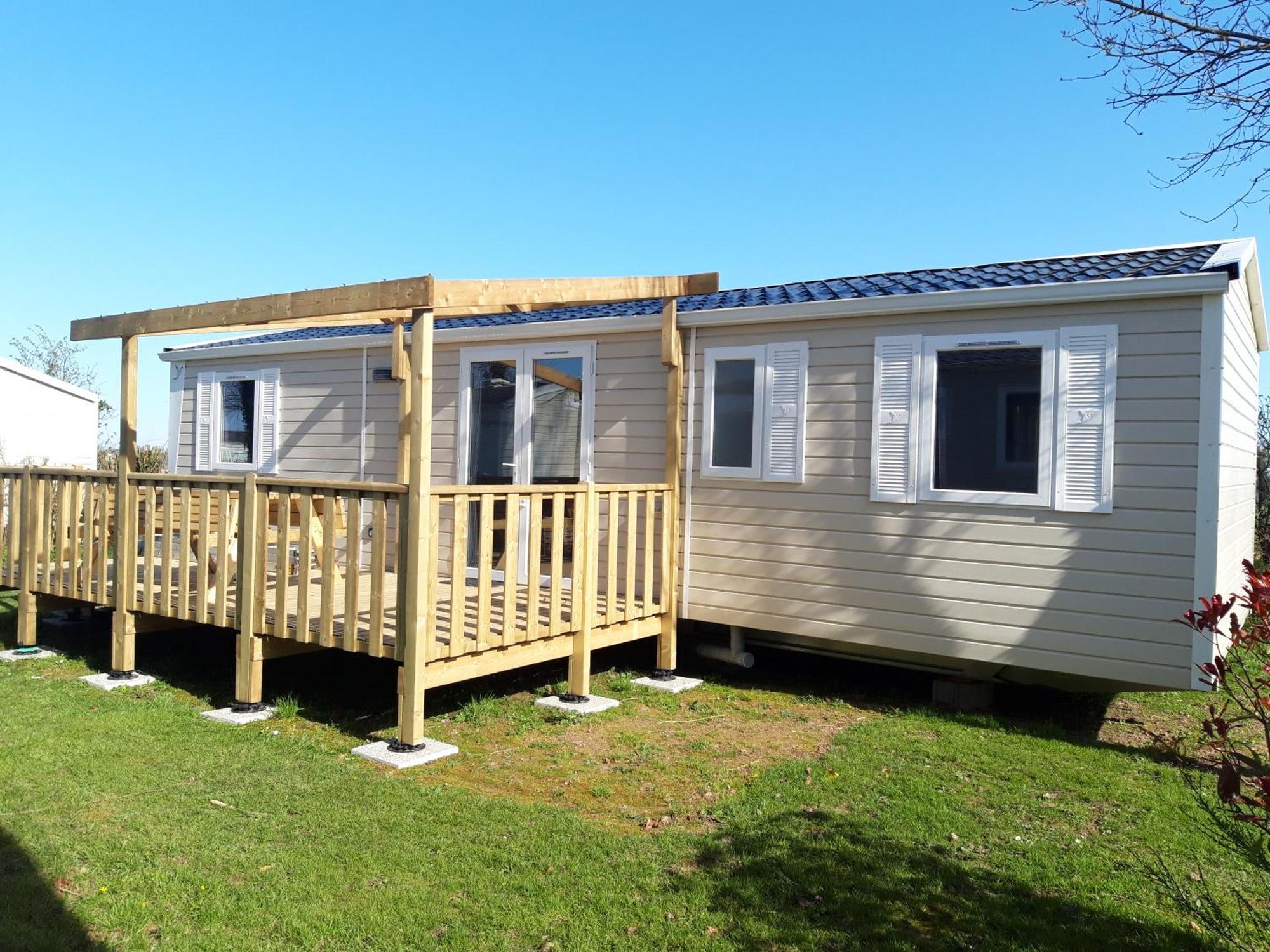 Camping Le Clos De Balleroy Exterior photo