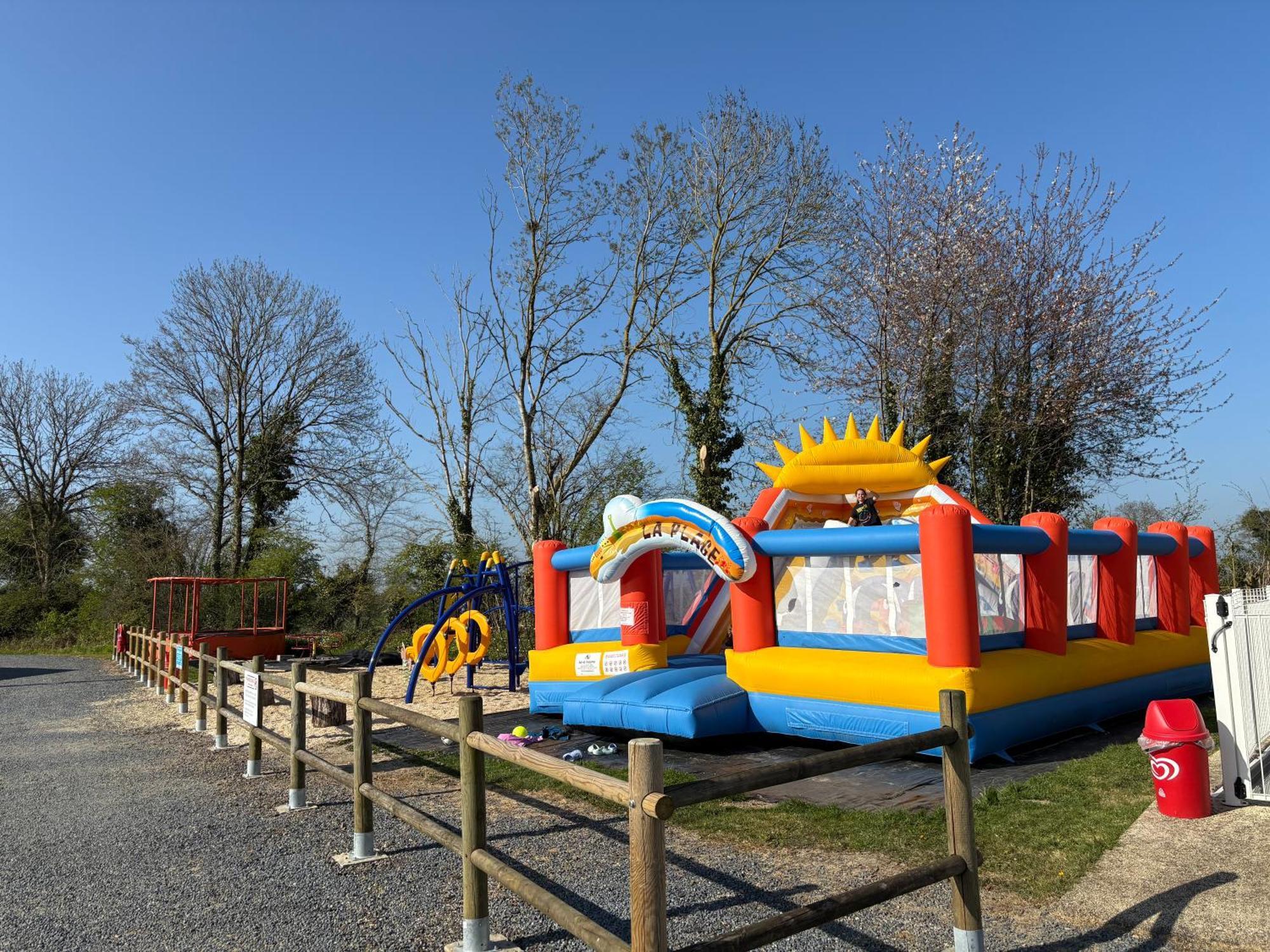 Camping Le Clos De Balleroy Exterior photo